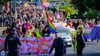 Mehrere Hundert Menschen haben beim deutsch-polnischen Christopher Street Day in Frankfurt (Oder) und Slubice mitgemacht.
