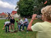 Pose nur für die Kamera: Andreas Behrens, Patrick Koch, Kristin Eichmann-Rank, Lutz-Dieter Lafeld und Rico Röse (v.l.) legen sich bei der Baumpflanz-Challenge ins Zeug.