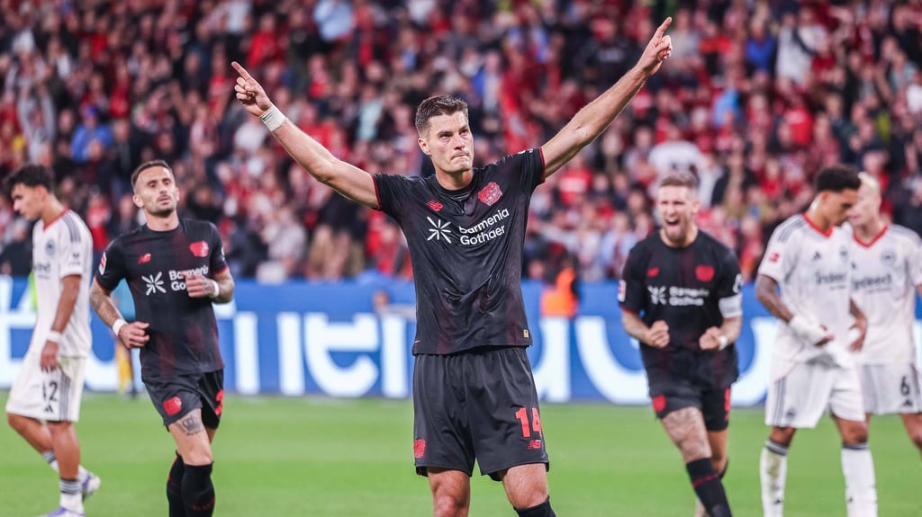 Der Ex-Leipziger Patrik Schick bejubelt seinen verwandelten Elfmeter.