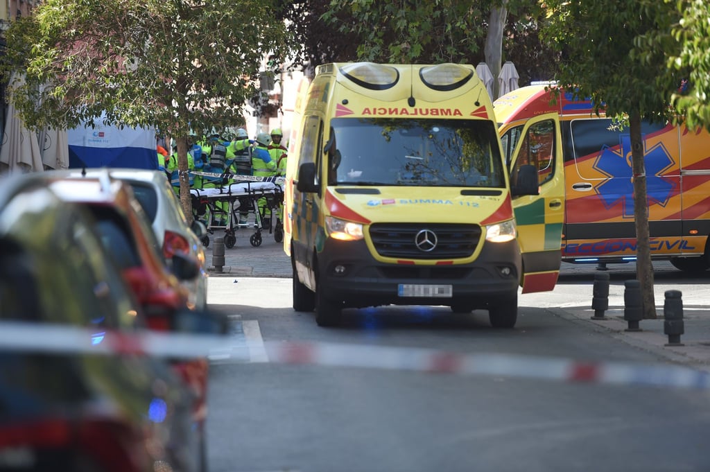 Mehrere Menschen wurden bei einer nach ersten Erkenntnissen durch eine Explosion in einem Wohn- und Geschäftshaus in Madrid zum Teil schwer verletzt. Nach ersten Erkenntnissen handelte es sich um eine Gasexplosion.
