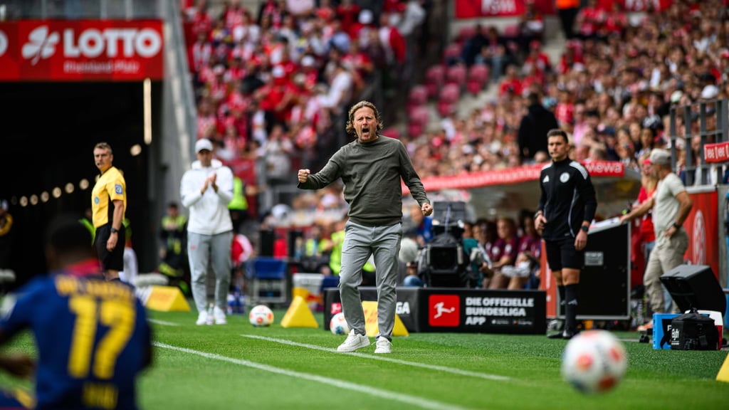 Mainz-Trainer Bo Henriksen (vorn) und RB-Trainer Ole Werner sahen dieselbe Partie aus unterschiedlichen Perspektiven
