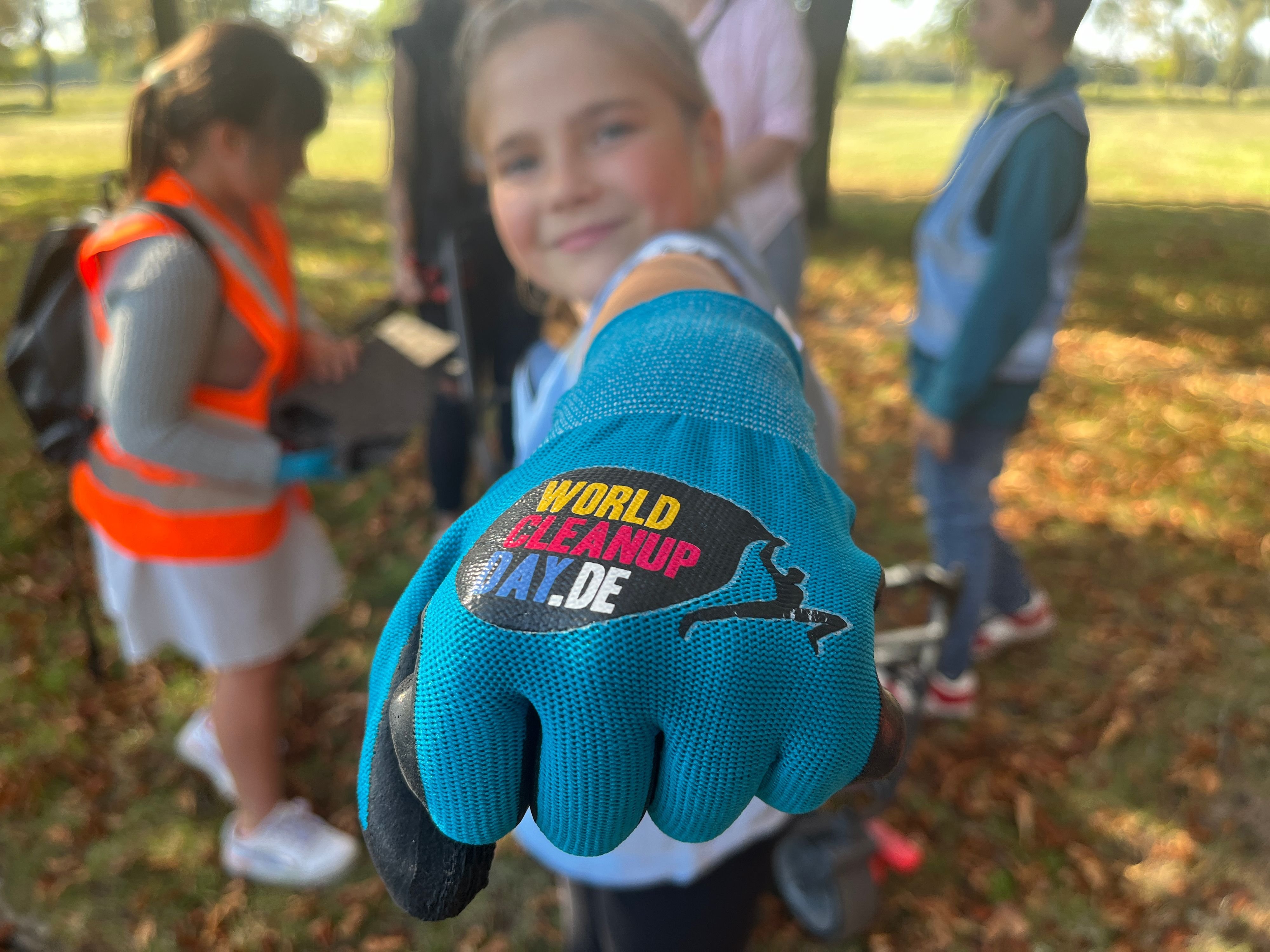 Aktion der Wirtschaftsjunioren: World-Cleanup-Day 2025: Gemeinsam gegen Müll und Dreck in Blankenburg