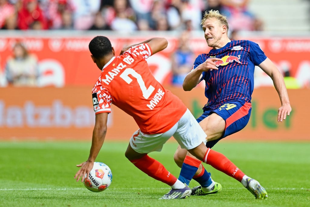 Xaver Schlager musste beim Sieg von RB Leipzig in Mainz verletzt vom Platz.