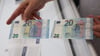 Ein 40-jähriger Mann ist in Eisleben Opfer eines Trickbetrugs mit Falschgeld geworden. (Symbolbild)