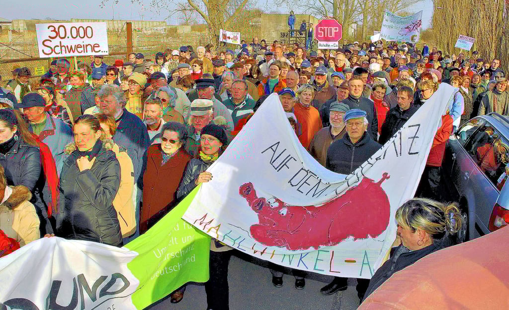 Gegen die Schweinemastanlage Gerbisbach gab es Demonstrationen, seit die ersten Pläne bekannt wurden, wie hier im Jahr 2008.