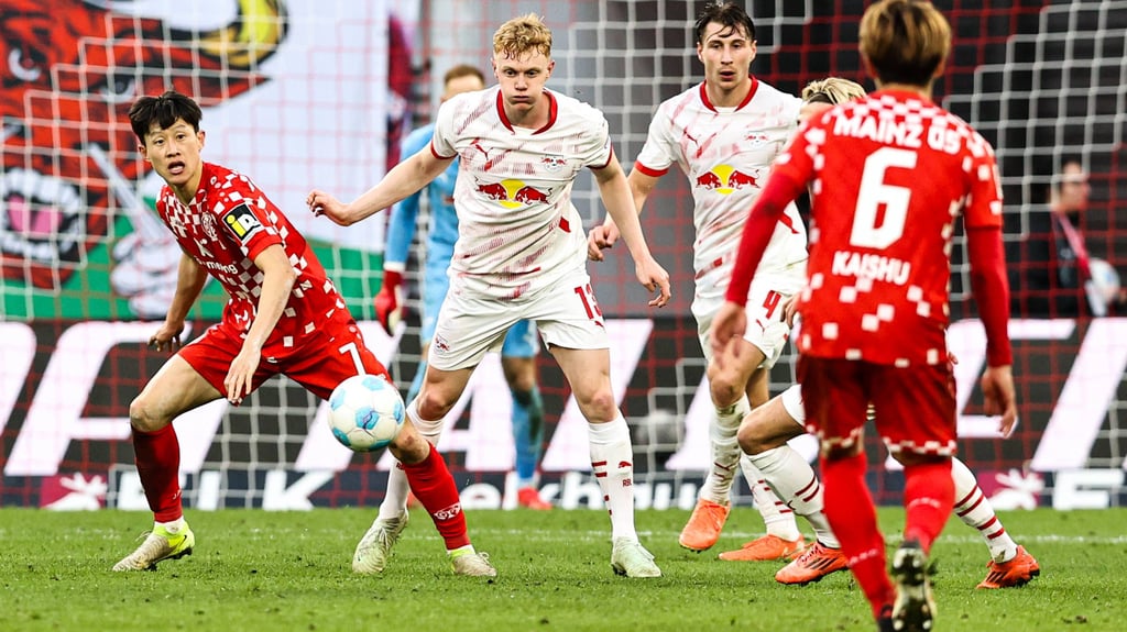 RB-Spieler Nicolas Seiwald (Mitte) bei seinem jüngsten Einsatz gegen Mainz 05.