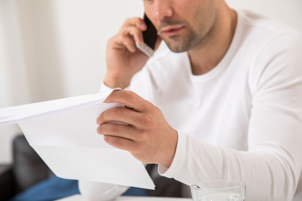 Die Verdachtskündigung muss schriftlich erfolgen. Und wie bei jeder anderen Kündigung kann sich der Arbeitnehmer beim Betriebsrat Unterstützung holen.