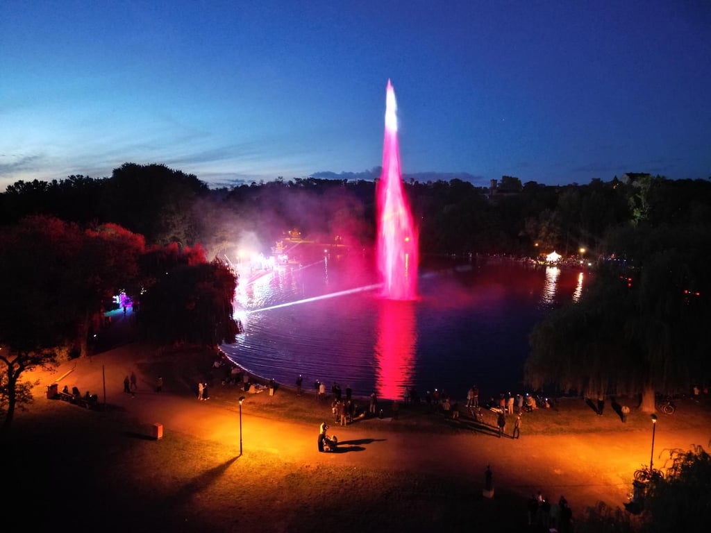 Die Fontäne am Sonntagabend: Die Illumination war der krönende Abschluss des Fontäne-Fests.
