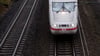Reisende müssen das Wochenende mit Problemen auf der Bahnstrecke zwischen Hannover und Berlin rechnen. (Symbolbild)