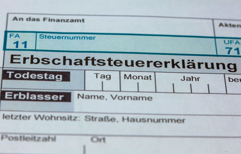 Wer erbt oder Vermögen geschenkt bekommt, muss Steuern zahlen - jedenfalls ab einer Freigrenze. (Symbolbild)