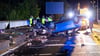 Der Autofahrer blieb offenbar unverletzt - gravierende Folgen hat der Unfall trotzdem.