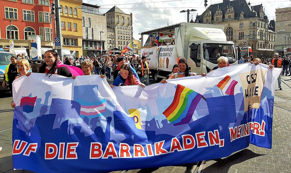 „Auf die Barrikaden, Meine*r!“ lautete das Motto des diesjährigen CSD.