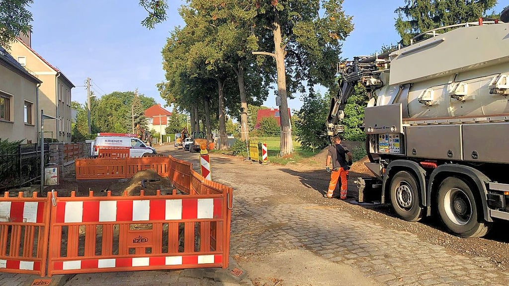 Die Lindenstraße in Bad Schmiedeberg wird gegenwärtig erneuert. Die Arbeiten liegen im Plan, heißt es.