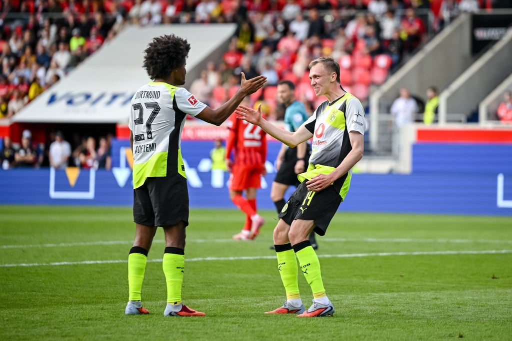 Gut in Form: Dortmunds Maximilian Beier (r.) traf beim Sieg in Heidenheim.