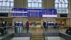 Am Hauptbahnhof Hannover heißt es warten: Auf der Strecke nach Berlin kommt es zu Verspätungen und Ausfällen.