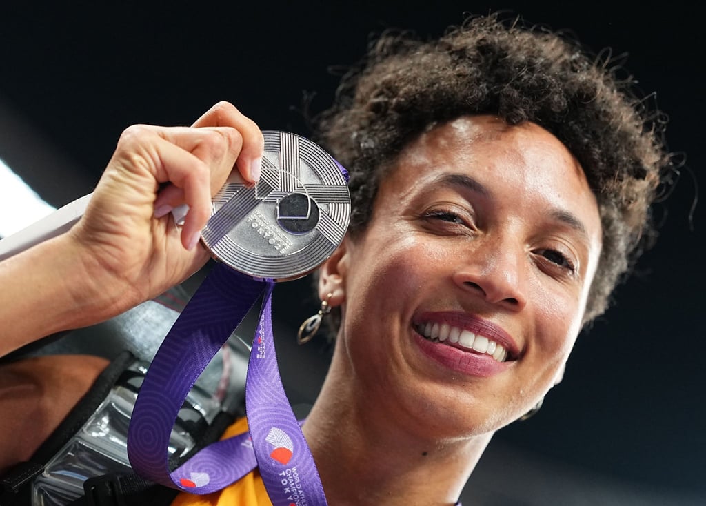 Malaika Mihambo freute sich über WM-Silber.