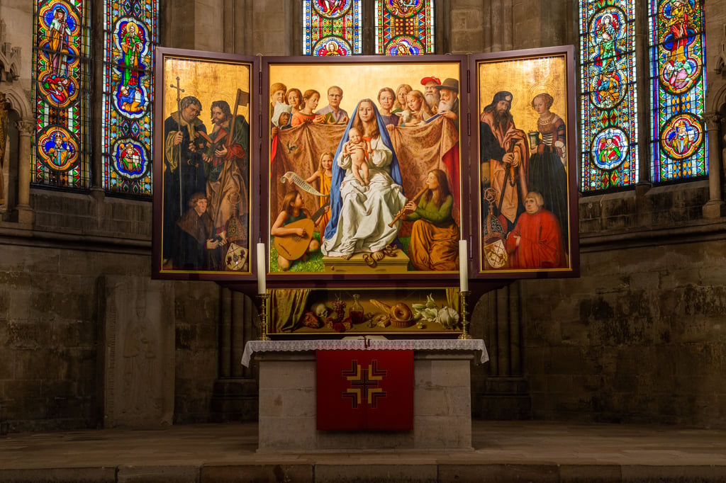 Der Cranach-Triegel-Altaraufsatz im Westchor des Naumburger Doms neben den berühmten Stifterfiguren: Bald wird er in Rom zu sehen sein.