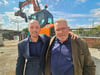 Hans-Jörg (r.) und Christopher Koennecke freuen sich über das 140-jährige Bestehen des Familienunternehmens.