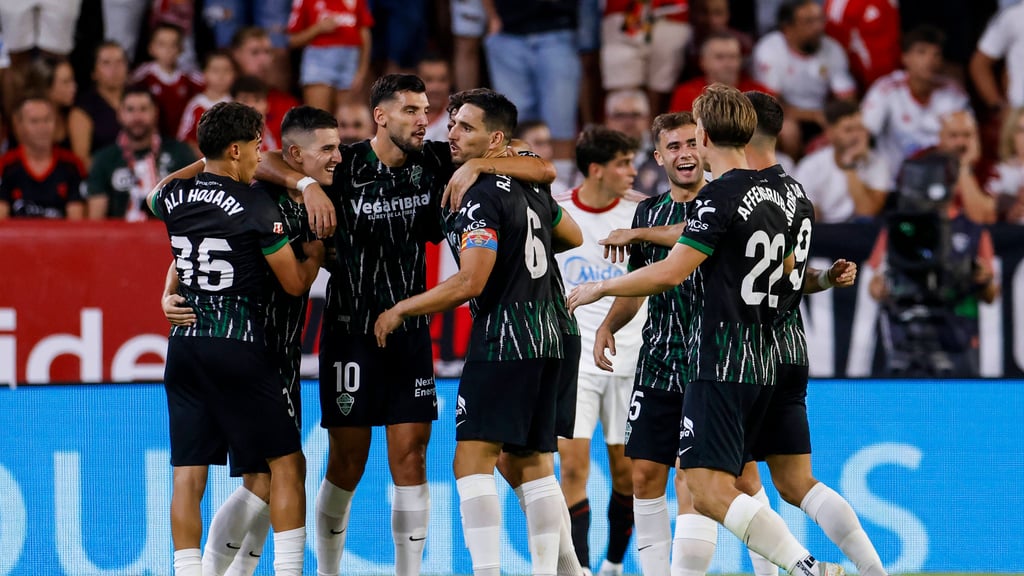 Der FC Elche feiert den Ausgleich durch Andre Silva.