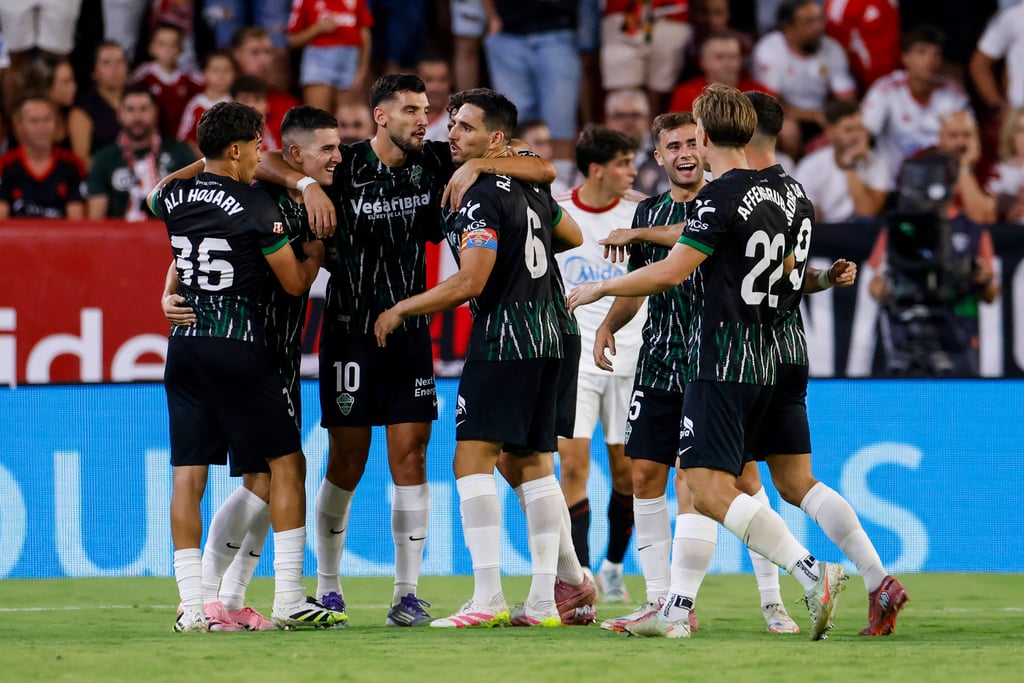 Der FC Elche feiert den Ausgleich durch Andre Silva.