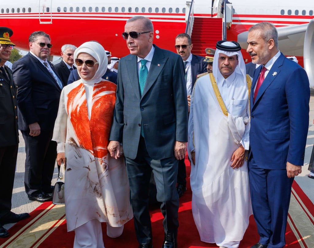Staats- und Regierungschefs von fast 60 arabischen und islamischen Staaten sind bei einem Sondergipfel in Katar.