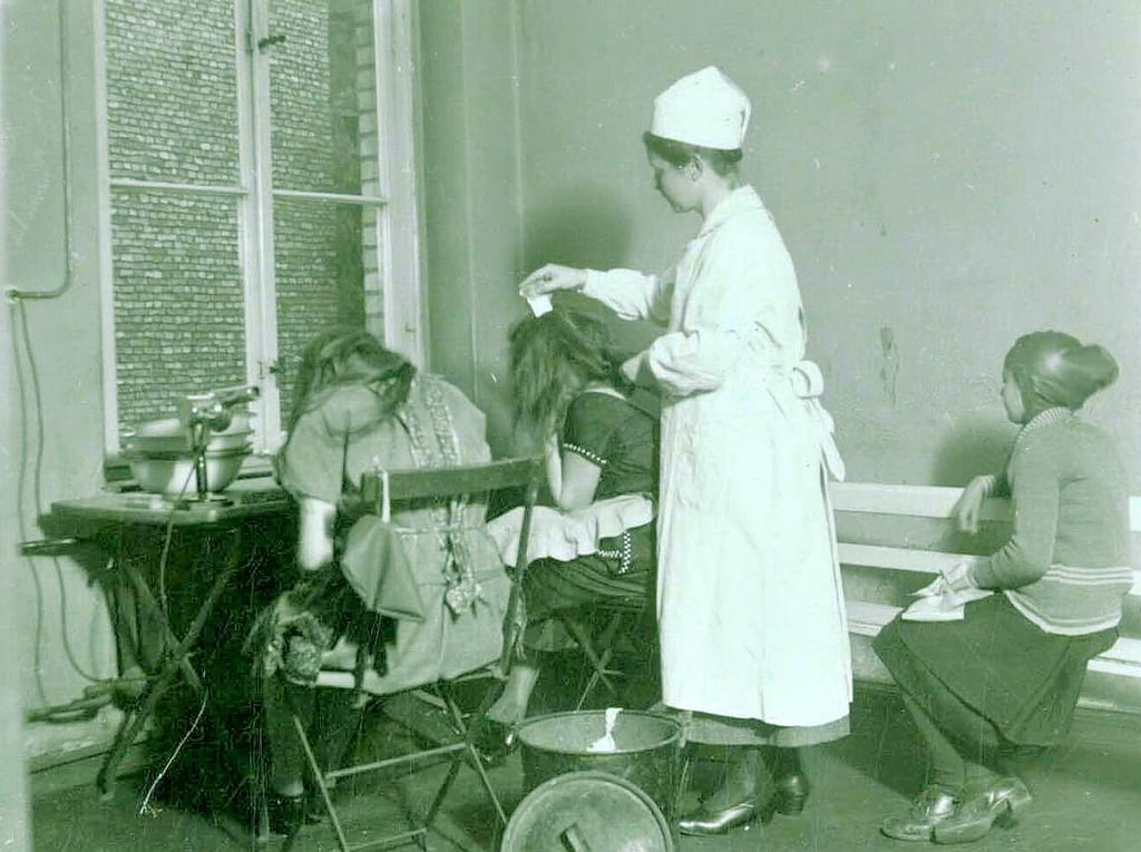 Auch die Entlausung gehörte zu den Aufgaben des Gesundheitsamtes.