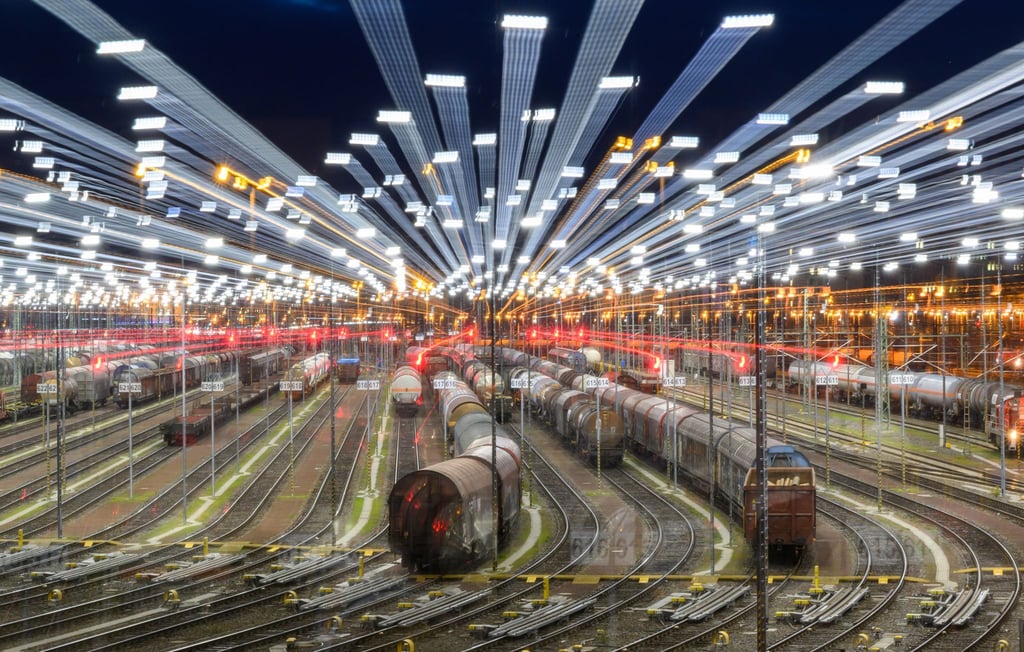 Die Deutsche Bahn lädt zum Tag der Schiene - mit Festen, Fahrten und Führungen. (Archivbild)