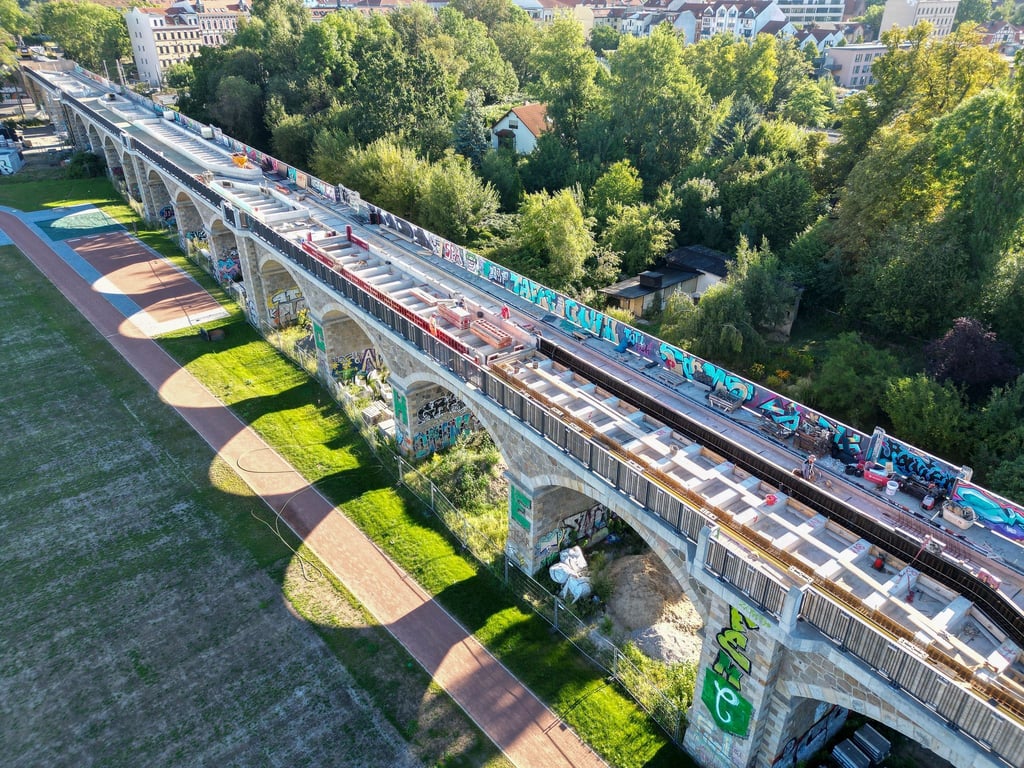 Das Sellerhäuser Viadukt: Die über 100 Jahre alte Eisenbahnbrücke wird Teil des „Parkbogens Ost“ in Leipzig. (Archivbild)