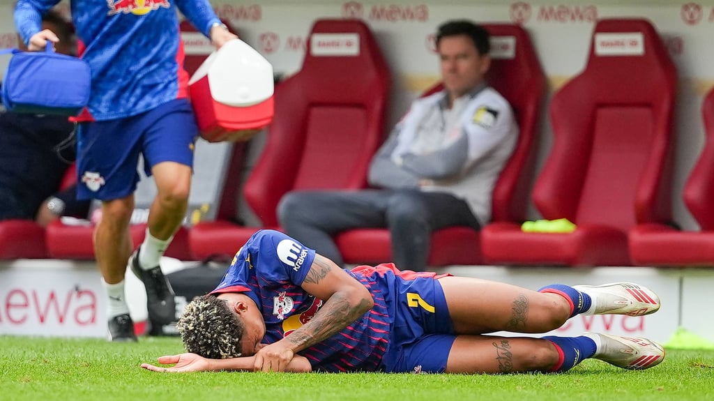 RB-Profi Antonio Nusa bricht sich im Spiel gegen Mainz die Elle des rechten Armes