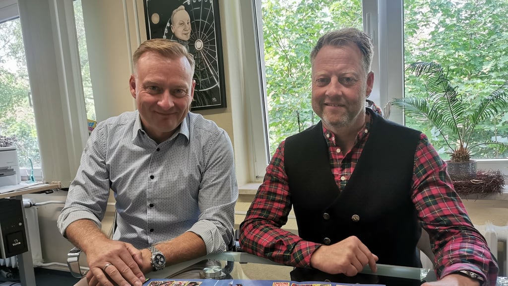 Hendrik und Stefan Boos aus Magdeburg sind Schausteller in der fünften Generation. Mit einer sehr wackeligen Attraktion sind die Brüder 2025 erstmals beim Oktoberfest in München dabei.