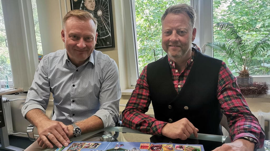 Hendrik und Stefan Boos aus Magdeburg sind Schausteller in der fünften Generation. Mit einer sehr wackeligen Attraktion sind die Brüder 2025 erstmals beim Oktoberfest in München dabei.