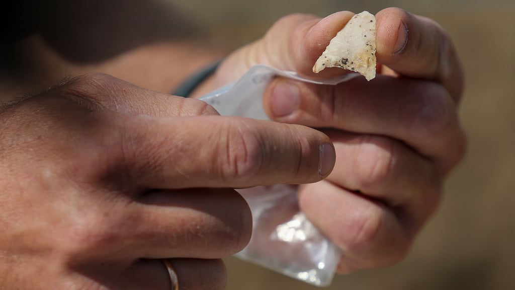 Gibt es bei Minsleben nun ähnliche Funde aus der Jungsteinzeit wie diese rund 4.500 Jahre alte Pfeilspitze, die vor Straßenbauarbeiten in Nordsachsen entdeckt wurde?