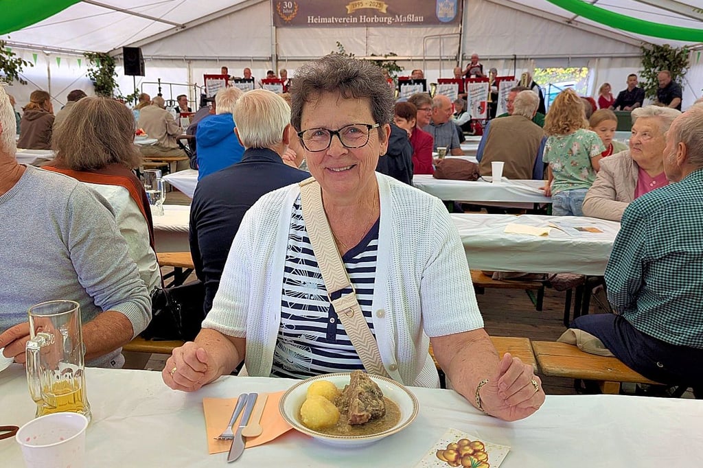 Das Traditionsgericht Kloß und Zwiebelbrühe ließ sich Ilona Klemm aus Möritzsch nicht entgehen.