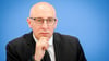 Im Juni stellte Sinan Selen - damals noch Vizepräsident des Bundesamtes für Verfassungsschutz - gemeinsam mit Bundesinnenminister Alexander Dobrindt (CSU) den Jahresbericht seiner Behörde für 2024 vor. (Archivbild)