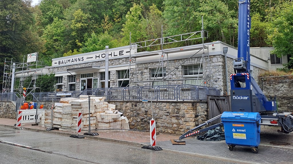 Wegen Arbeiten am Dach ist das Foyer der Baumannshöhle in Rübeland zurzeit eingerüstet.