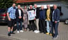 Zum Geburtstag viel Glück und fürs weitere Leben viel Gesundheit hieß es am Sonntag am „Lindenweiler“ (v. l.): Christian Beer, Hans Jürgen Hermann, Kerstin und Wolfgang „Paule“ Seguin, Jürgen Brennecke, Manfred Zapf, Axel Tyll und Martin Hoffmann.