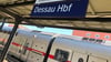 IC-Züge halten nur außerplanmäßig in Dessau, hier bei einer Umleitung. Die Landesregierung fordert für Sachsen-Anhalt bessere Anschlüsse im Fernverkehr – nur eines von vielen Bahn-Problemen im Land.