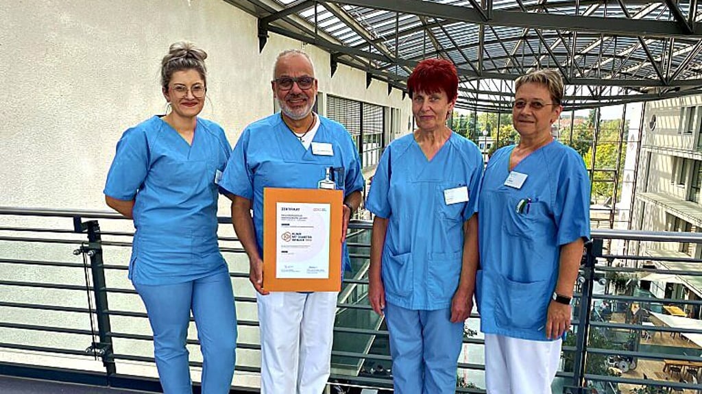Dr. Anwar Hanna und sein Team freuen sich über das Qualitätssiegel der DDG.