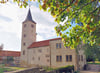 Schloss Hessen, wie es sich heute von der Bundesstraße 79 aus den Besuchern zeigt. 
