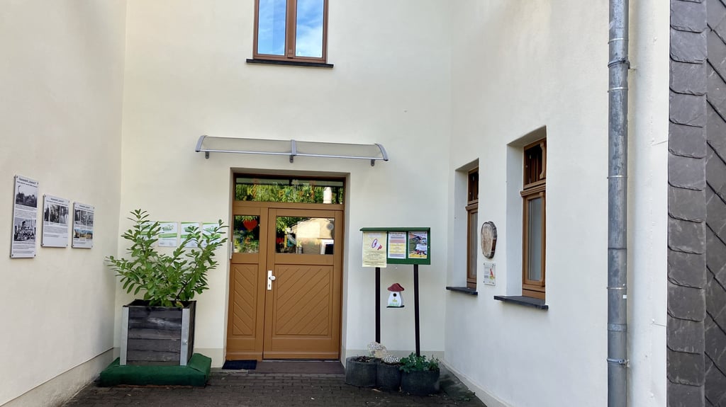 Unter anderem ist die Fassade der Kita in Hausneindorf saniert worden. Was im Inneren neu ist, zeigt das Team bei einem Tag der offenen Tür.