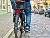 Radfahrer rasen immer wieder die Wilhelmstraße nach unten. 