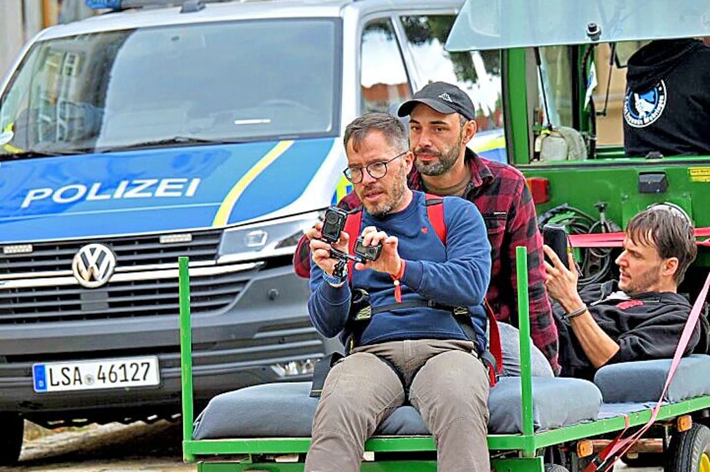 Immer bei der Sache: Das Kamera- und Regieteam Thomas Manecke, Jonas Fuhr und Marcel Schulze (v.l.n.r.) arbeiten stundenlang voll konzentriert.