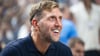 Nach dem EM-Titel: Dirk Nowitzki freut sich für die deutschen Basketballer. (Archivbild)
