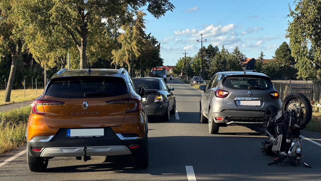 Insgesamt drei Autos und ein Motorrad waren am Montagabend, 15. September, in zwei Unfälle auf der B244 in Schmatzfeld verwickelt.