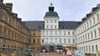 Das Weißenfelser Schloss war eine Station der Busfahrt mit Oberbürgermeister Martin Papke. Der noch unsanierte Flügel soll Behördenstandort werden.