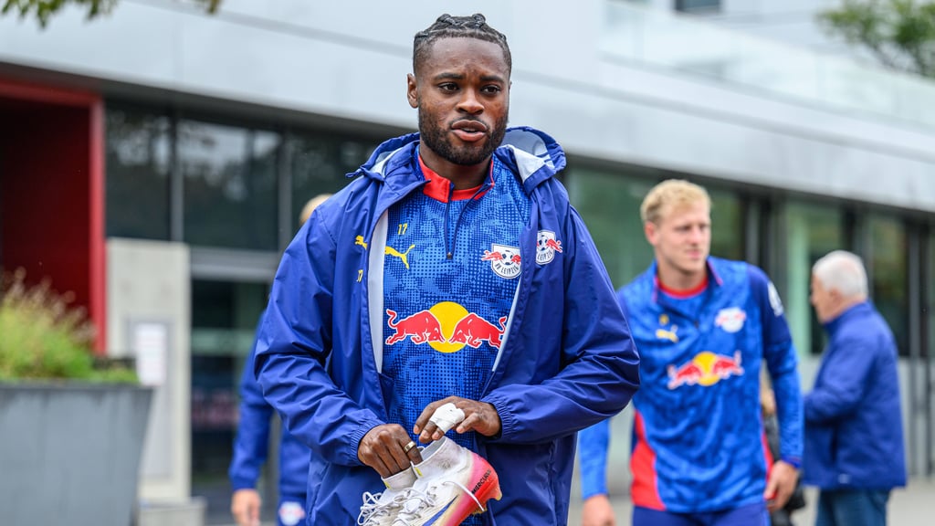 Der gebürtige Mainzer Ridle Baku versorgte seine Mitspieler beim 1:0 in seiner Heimatstadt mit Essen aus seinem Restaurant