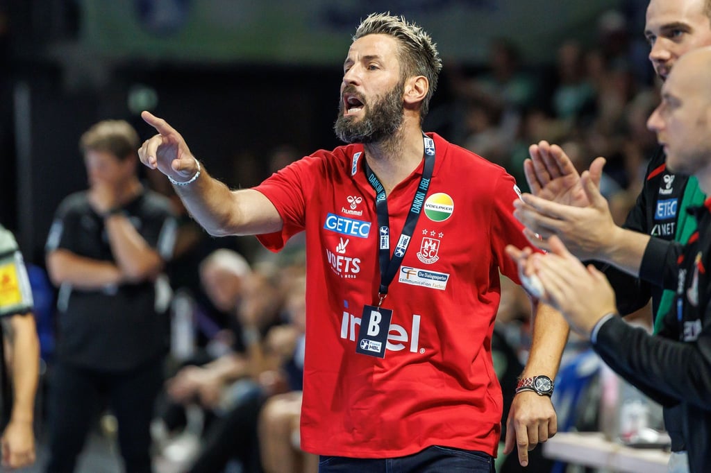 Magdeburgs Trainer Bennet Wiegert ist angesichts vieler Spiele voll gefordert.