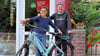 Inhaberin Judith Tetzlaff (links) und Zweiradmechaniker Dirk Tetzlaff  bieten in Havelberg  in ihrem Fahrradhaus Hubeny Reparaturen und Mieträder an.