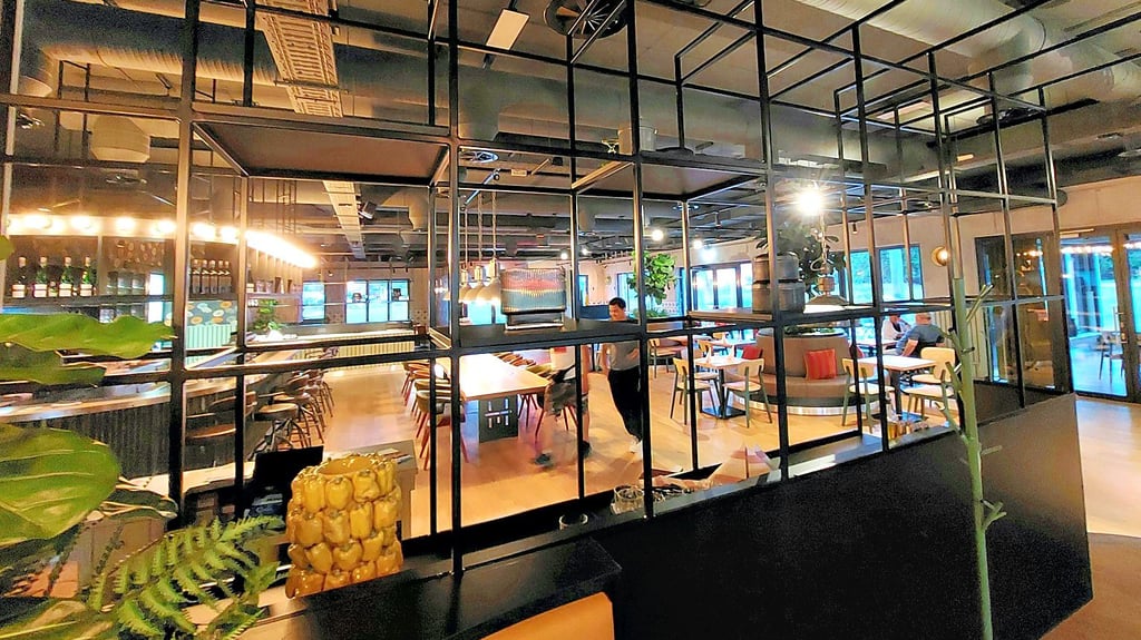 Das Innendesign nimmt Anleihen bei der Industriearchitektur.