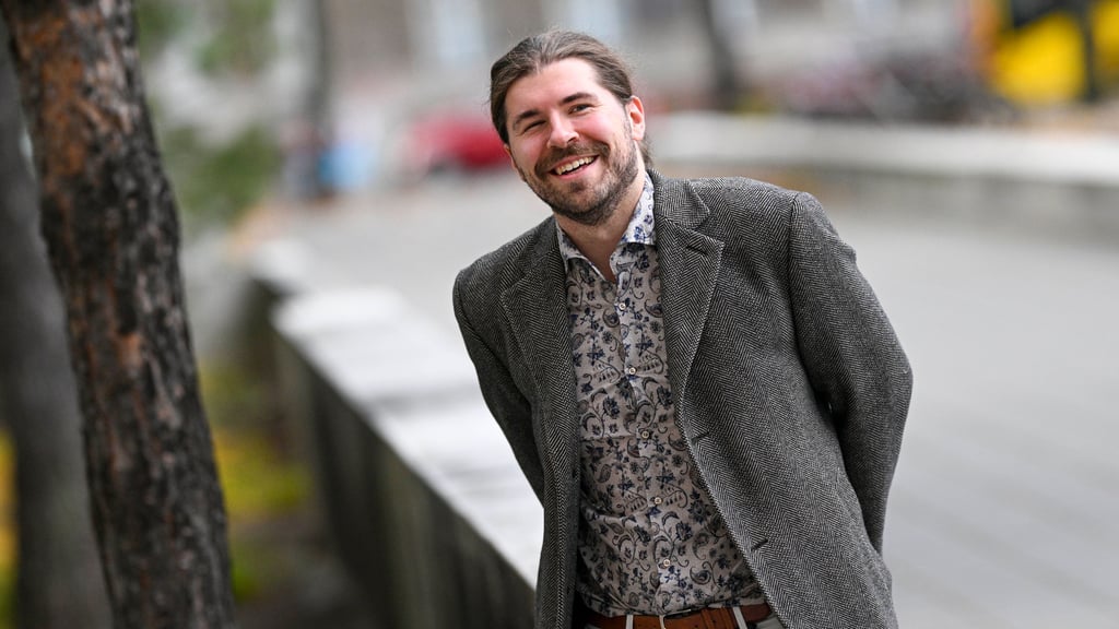 In Lesungen stellt Alexander Prinz (Der Dunkle Parabelritter) sein neues Buch vor und möchte Mut machen.